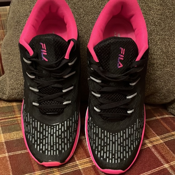 FILA Flow - Picture 2 of 7